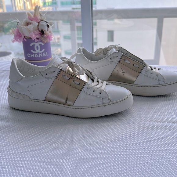 Stylish Valentino Garavani sneakers calf leather size 39 - Picture 3 of 8